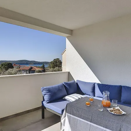 Mit Meerblick, Nur 500 Meter Zum Apartamento Medulin