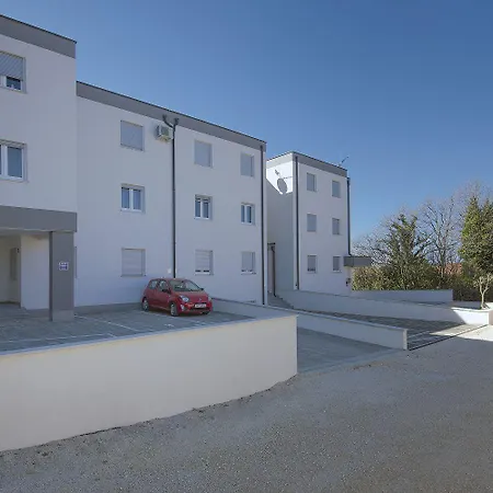 Apartment Mit Meerblick, Nur 500 Meter Zum